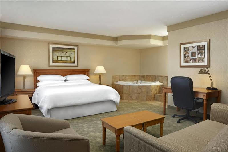 Four Points By Sheraton Kitchener-ウォータールー エクステリア 写真